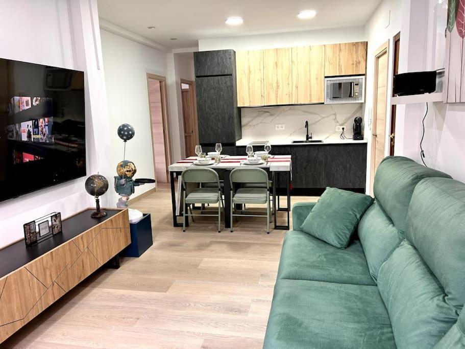 Lujo 10 Pax Proyector, Maquina Arcade Y Patinetes Apartamento